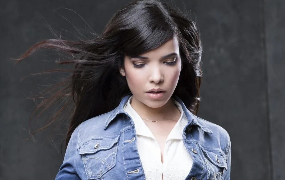 Индила лучшее. Indila. Французская певица индила. Индила 2022. Indi.