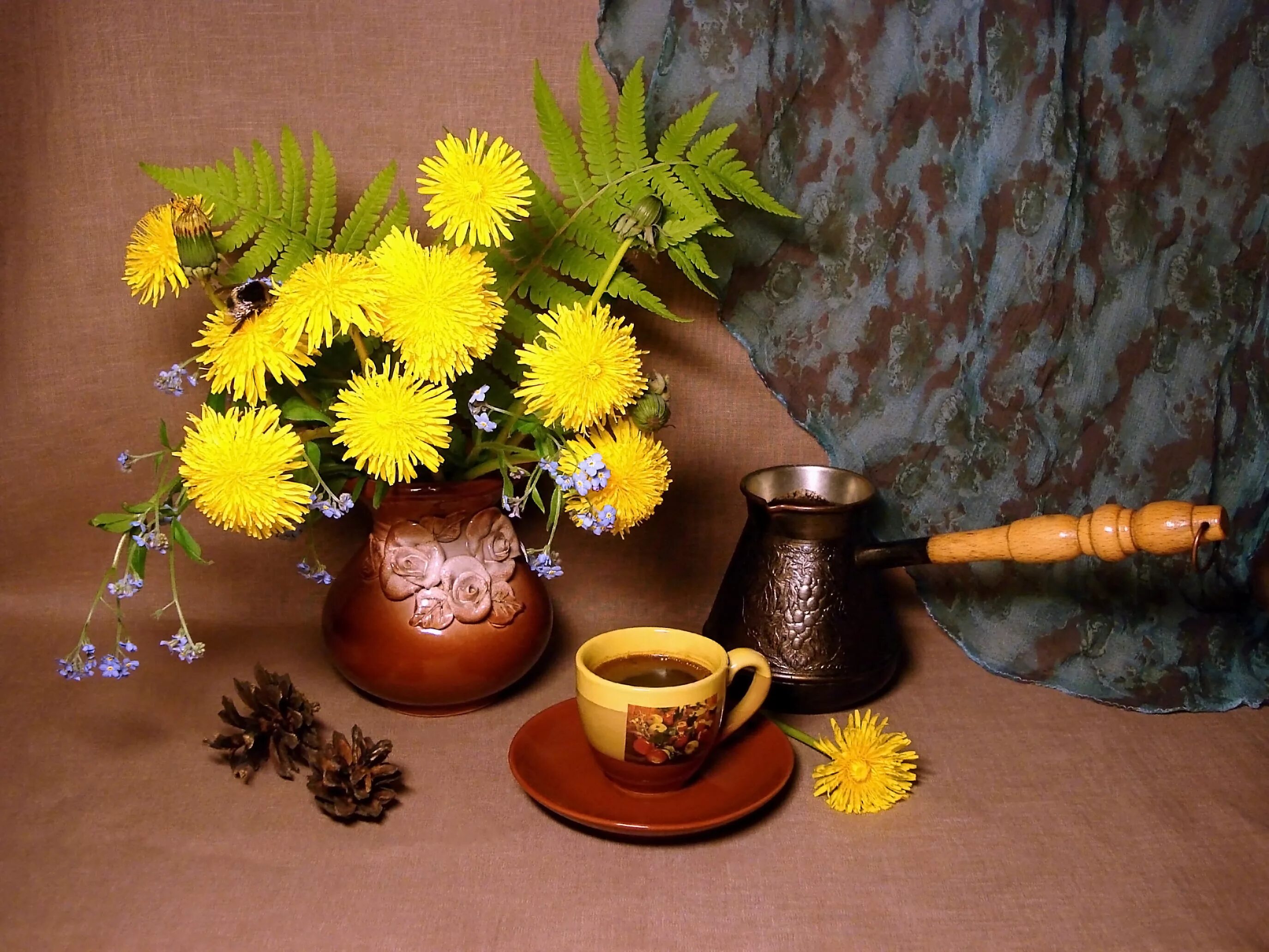 Чай из корня одуванчика. Кофе из одуванчиков. Кофе из корней одуванчика. Напиток из корня одуванчика. Цикорий из одуванчиков.