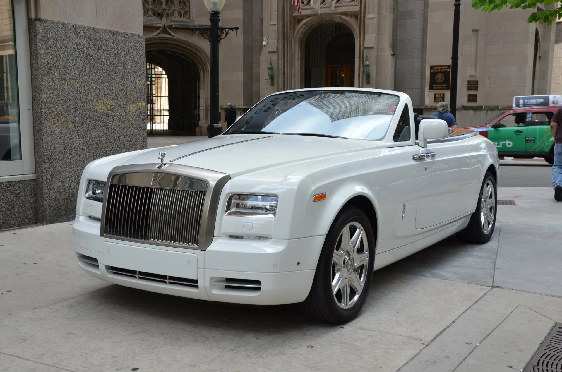 Звезды дороже чем ролс ройс. Rolls Royce Drophead 2013. Rolls Royce Phantom Drophead Price. Rolls Royce Phantom Drophead Coupe 1930. Роллс Ройс 2010 года.