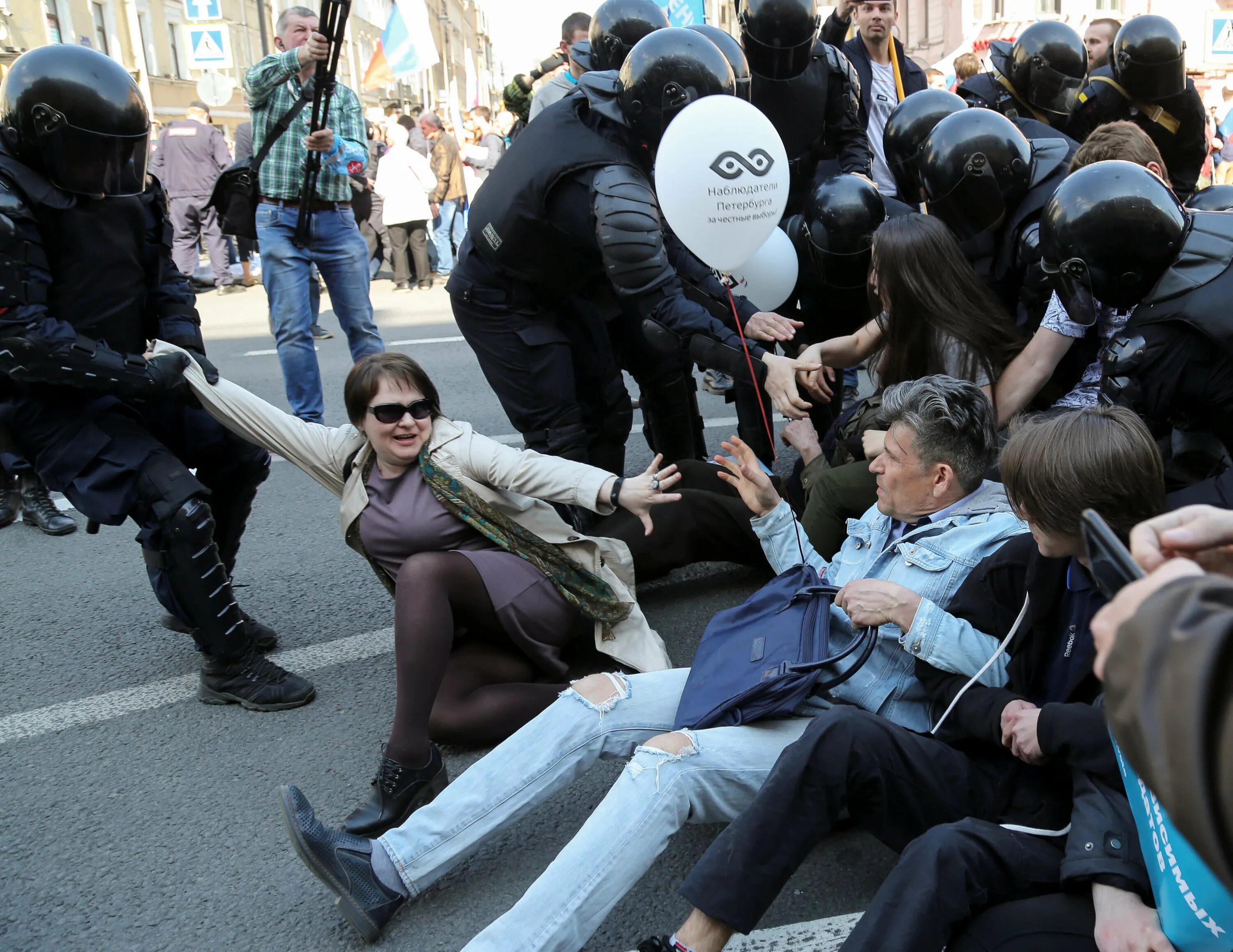 Митинг как прошло. Разгон митингов в Петербурге. Массовые протесты в России. Разгон демонстрантов в России.