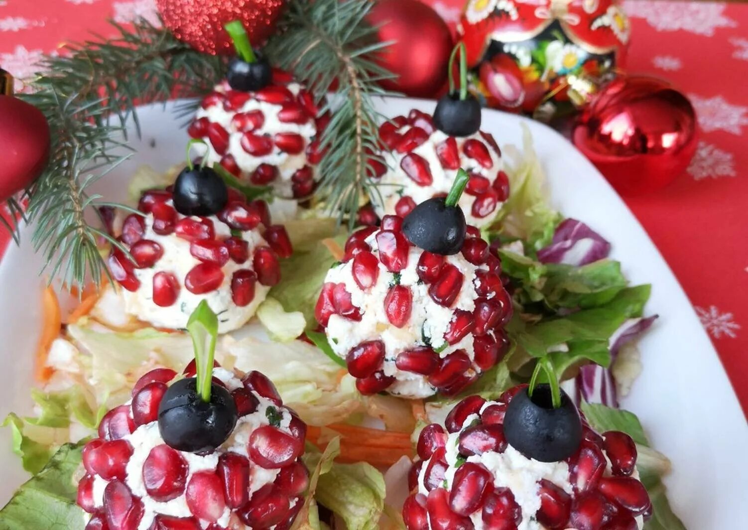 Закуска многокомпонентная новогодняя. Закуска елочные шары. новогодняя закуска «елочные шары». закуска новогодние шарики. праздничная закуска новогодние шары.