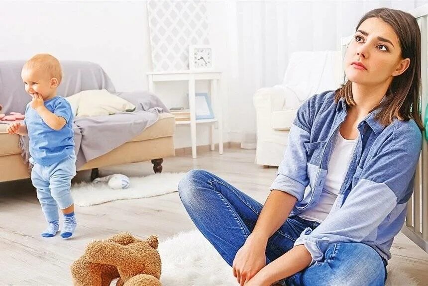 Мама отдыхает картинки. Декрет иллюстрация. Спать хочется. Мама в декрете рисунок. Папа должен коршуном отбить всех и дать маме поесть.