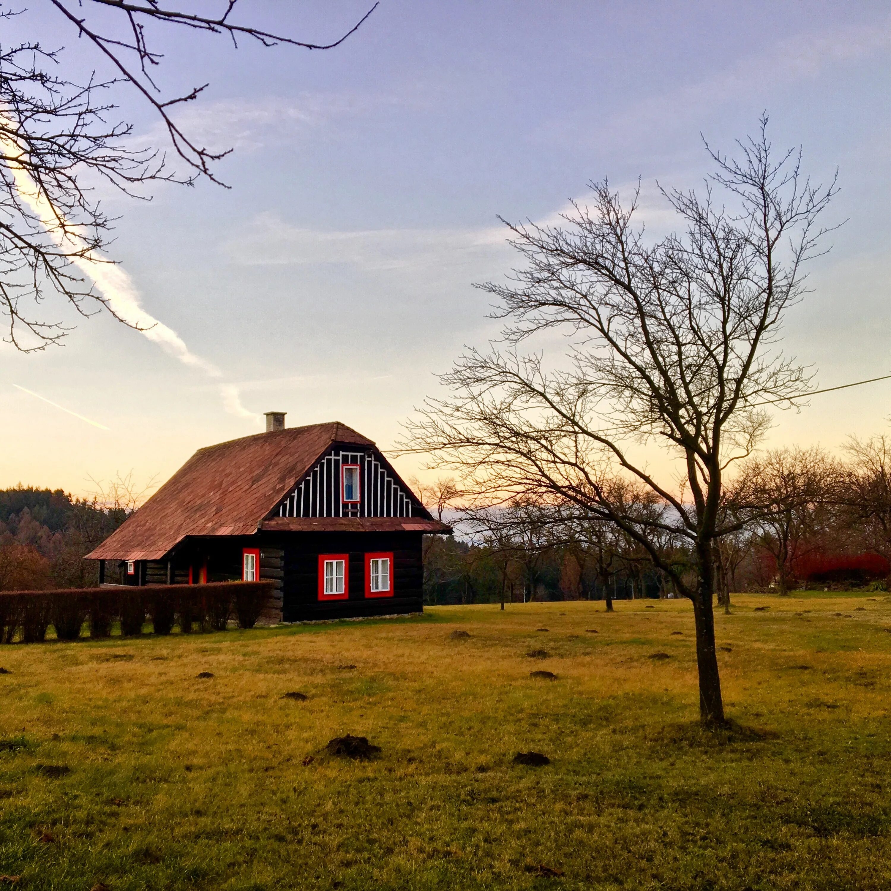 Decided to the countryside. Домик в деревне. Деревенский дом. Сельский домик. Сельская местность.