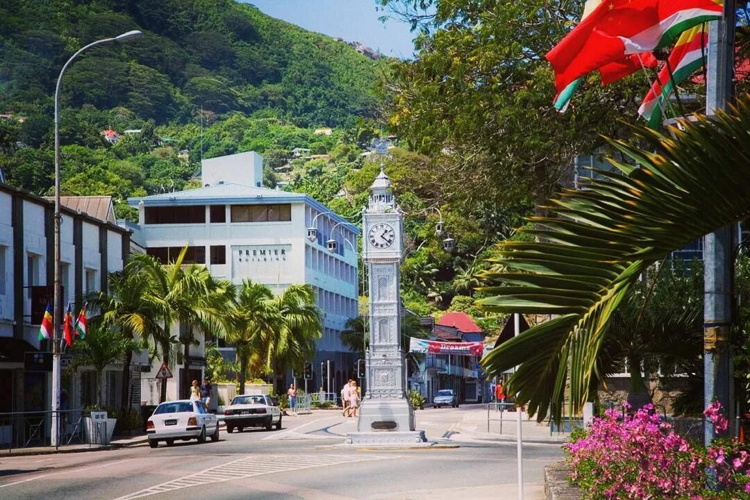 Сейшельские острова маэ. Столица маэ маэ сейшелы. Остров маэ. Маэ время. Маэ айленд.