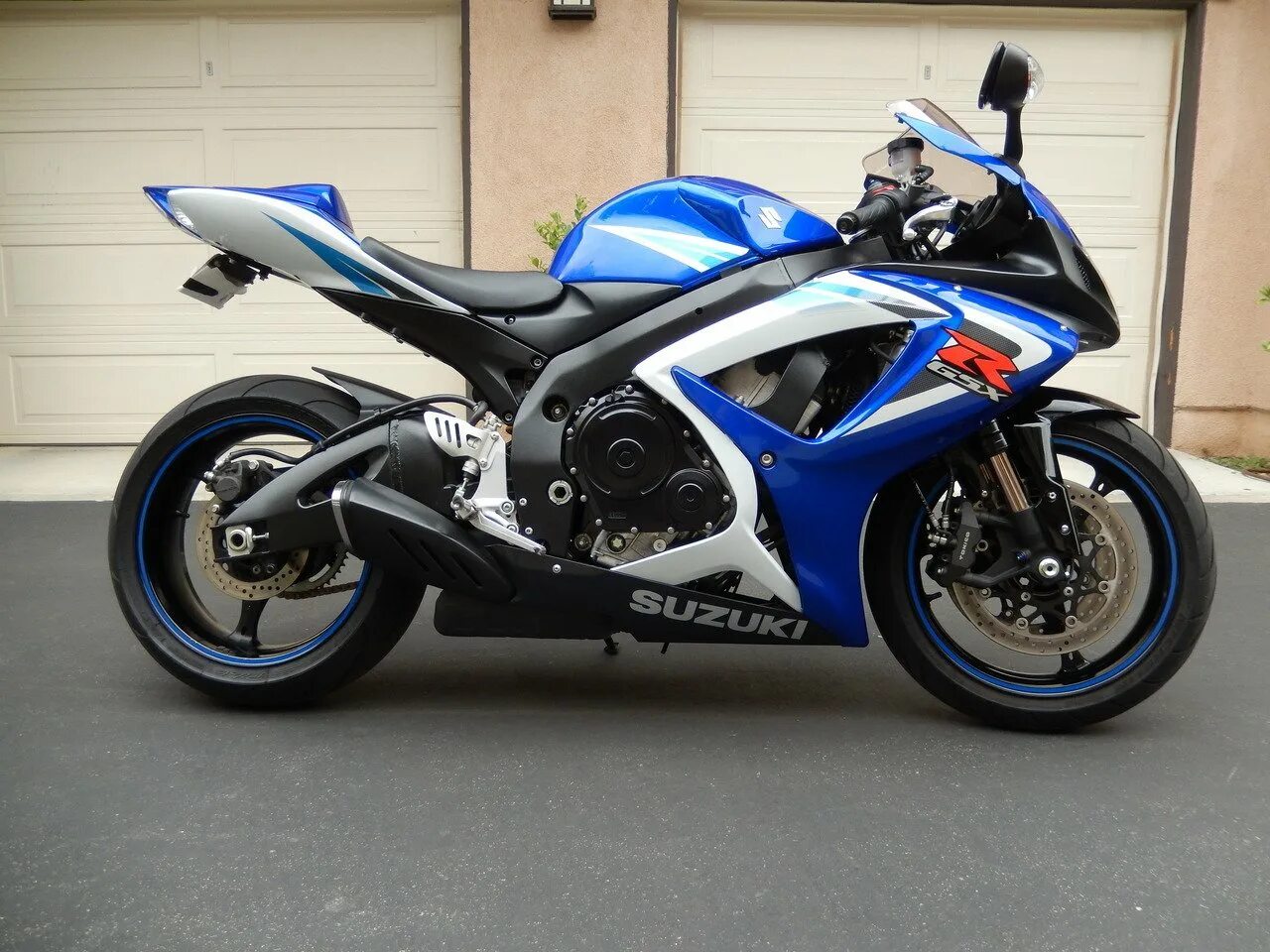 Suzuki GSX-R 750. Suzuki GSXR 750. Мотоцикл Сузуки GSXR 750. Сузуки джиксер 750.