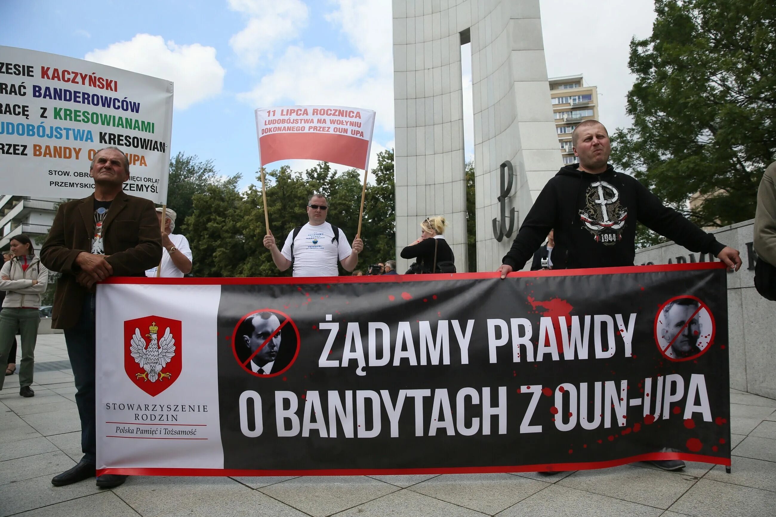 Польша против бандеровцев. Поляки против бандеровцев. Украина против поляков