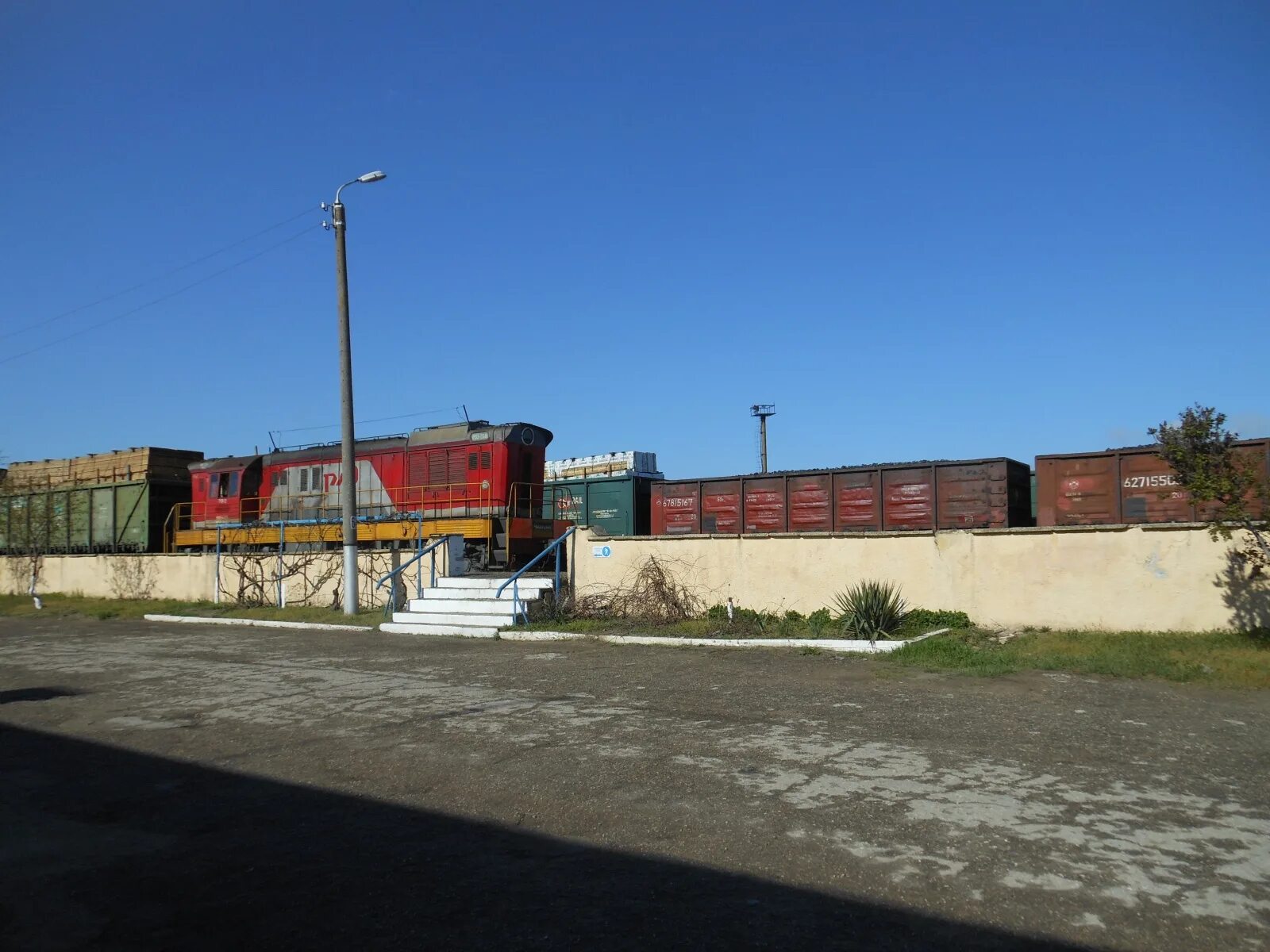 Стекло темрюк. Станция темрюк. жд станция темрюк. станция темрюк краснодарский край. темрюк железная дорога.