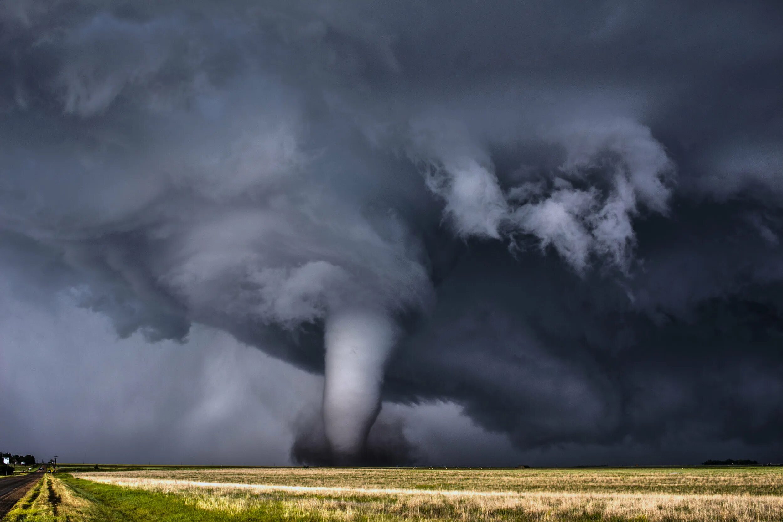смерчи и торнадо. торнадо вихрь ураган. ураганы бури смерчи. ветер торнадо смерч. смерч по метеорологически.