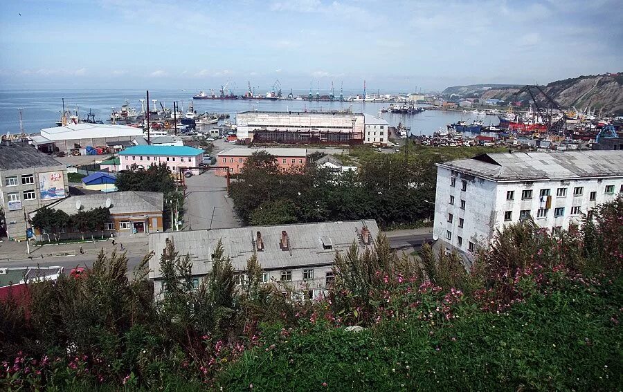 Порт корсаков сахалинская область. Сахалин корсаков. Южно сахалинск город корсаков. Население корсакова сахалинской области. Порт корсаков сахалин.