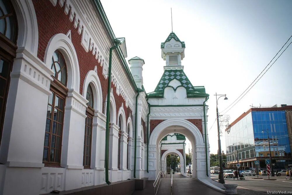 Чем знаменит пермский. Пермь исторический центр. Вокзал Пермь 1. ЖД вокзал Пермь арка. Архитектура Перми.