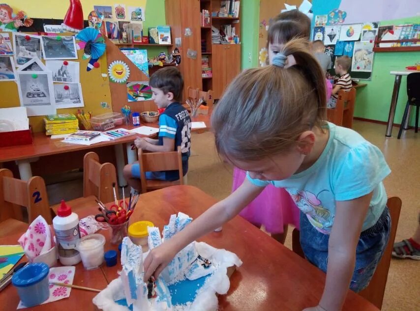 нетрадиционная техника рисования 2 младшая группа. изостудия для детей. день художника в средней группе мероприятие. мероприятия ко дню художника для детей. художественная студия для детей.