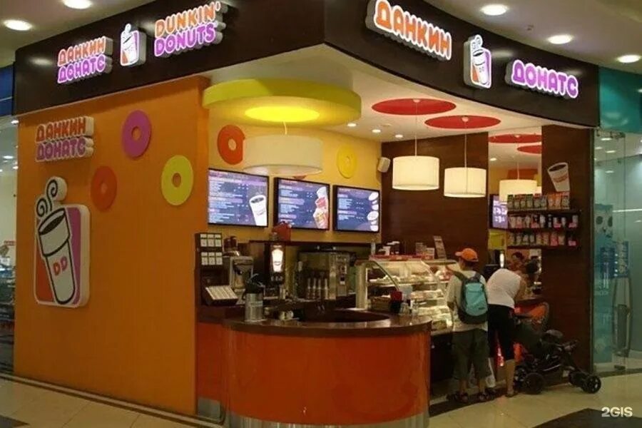 Данкин донатс москва. Dunkin donuts в москве. Данкин донатс интерьер. Dunkin в москве. Dunkin donuts кафе.