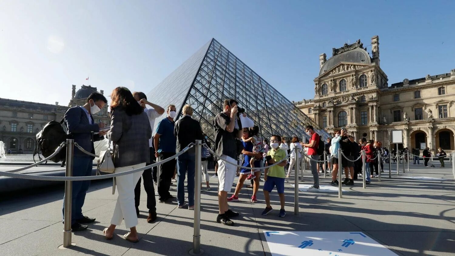 Фон франция лувр. Туристы. Большой лувр (париж, франция, 1989). Парижский лувр. Лувр джипег.