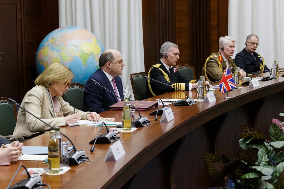 Дипломатические переговоры. Встреча министров нато. Саммит g7. Бен уоллес шойгу встреча. Совещание президента.