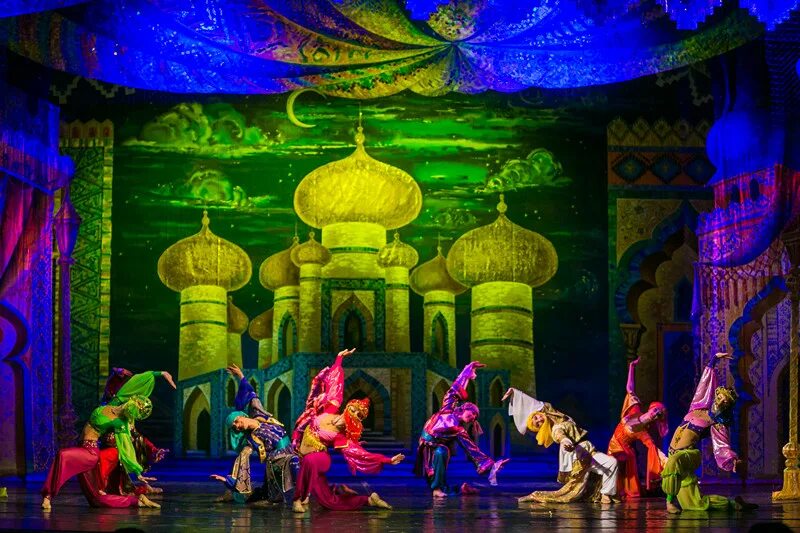 Балет алладин и волшебная лампа. Волшебная лампа аладдина театр горького. Волшебная лампа аладдина театр горького. Спектакль волшебная лампа аладдина в театре. Лампа аладдина государственный балет кубани.