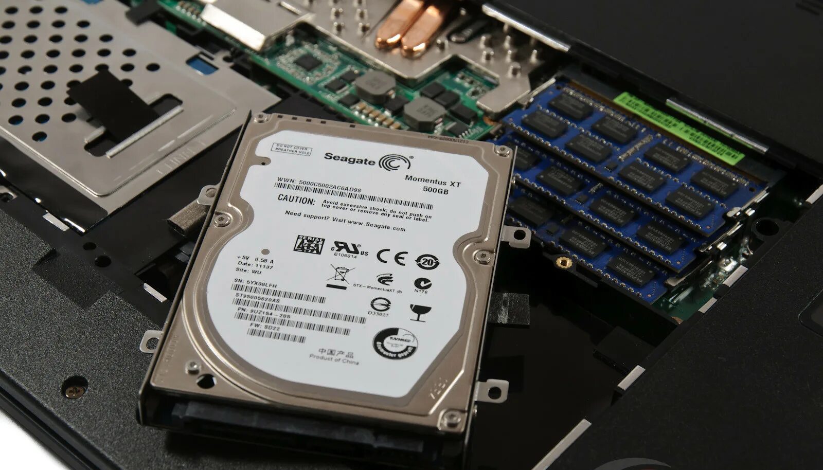 Жёсткий диск ссд для ноутбука. Память SSD жёсткий диск. Оперативная память для ноутбука SSD. Ноутбучный жесткий диск ссд.