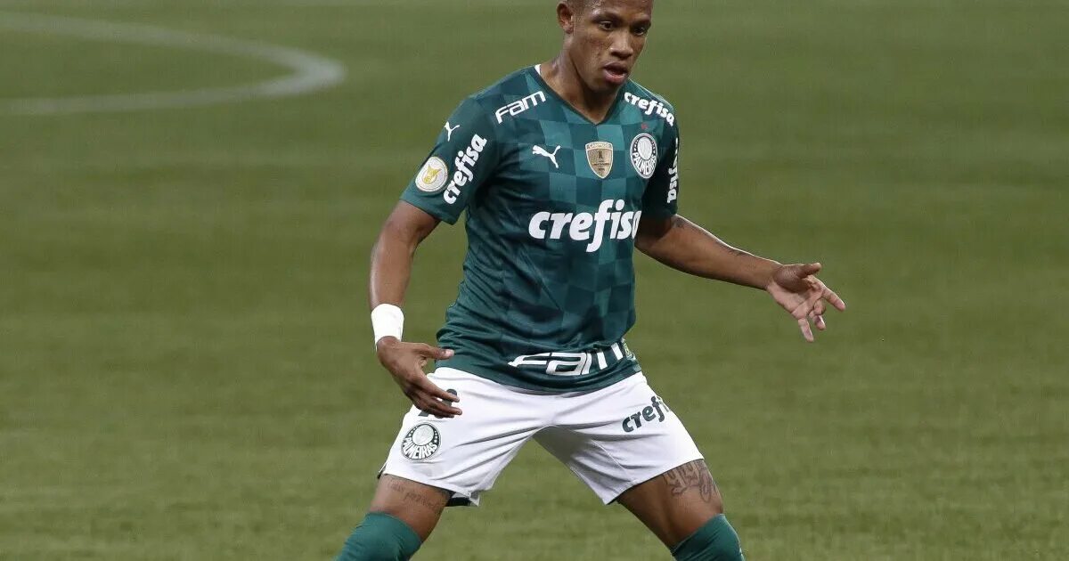 Футболисты палмейраса. Эндрик фелипе. Футболисты палмейраса. Адемир да гия в фк палмейрас. Эндрик фелипе в реале.