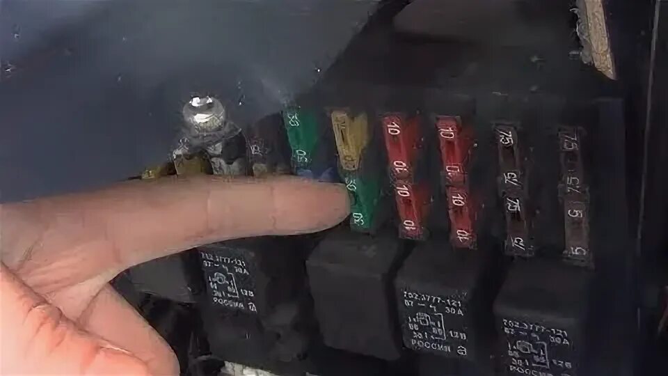 Реле стеклоподъёмника приора 2008. Предохранитель дворников приора 2. Где стоит предохранитель стеклоподъемников. Реле стеклоподъёмников приора 1. Lada kalina реле стеклоподъёмника.