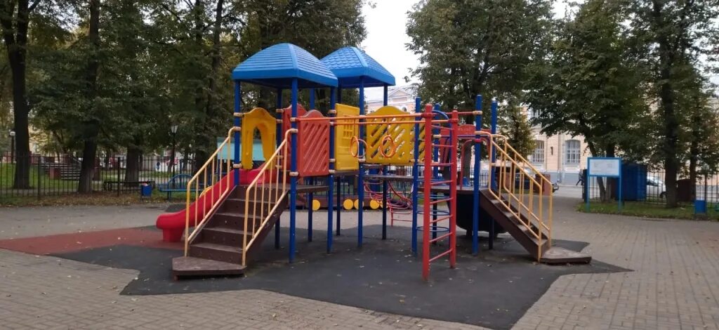 состояние детской площадки. детские площадки в россии. состояние детской площадки. сломанные детские площадки. одинцово заречье детская площадка.