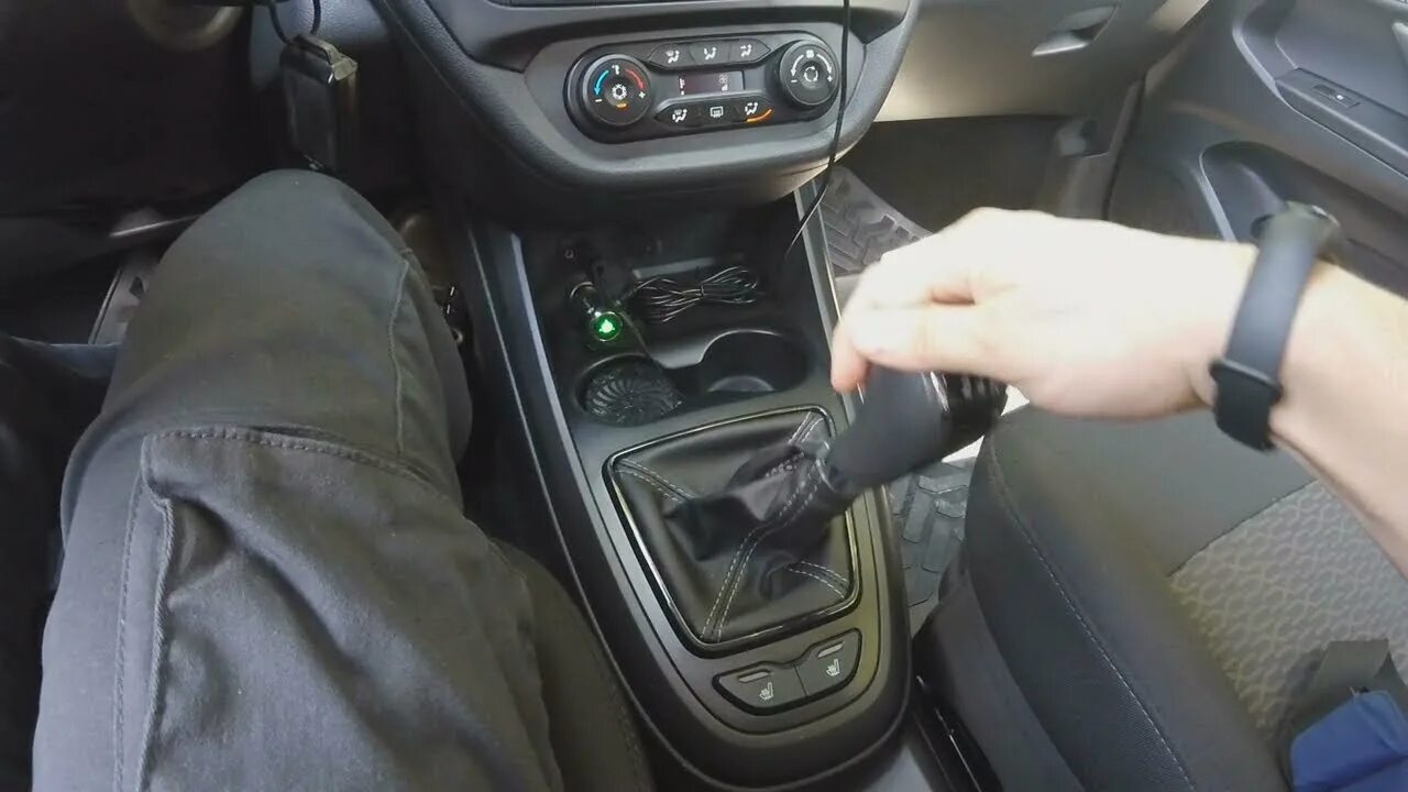 Хрустит задняя передача при включении. Хрустит задняя передача при включении