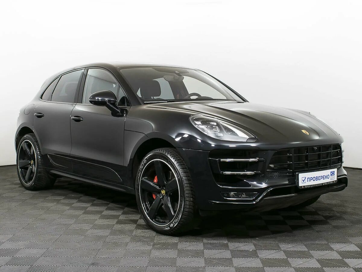 Порше с пробегом в россии. Porsche Macan Turbo. Порше Макан 2018 черный. Porsche Macan черный. Porsche Macan Turbo Black.