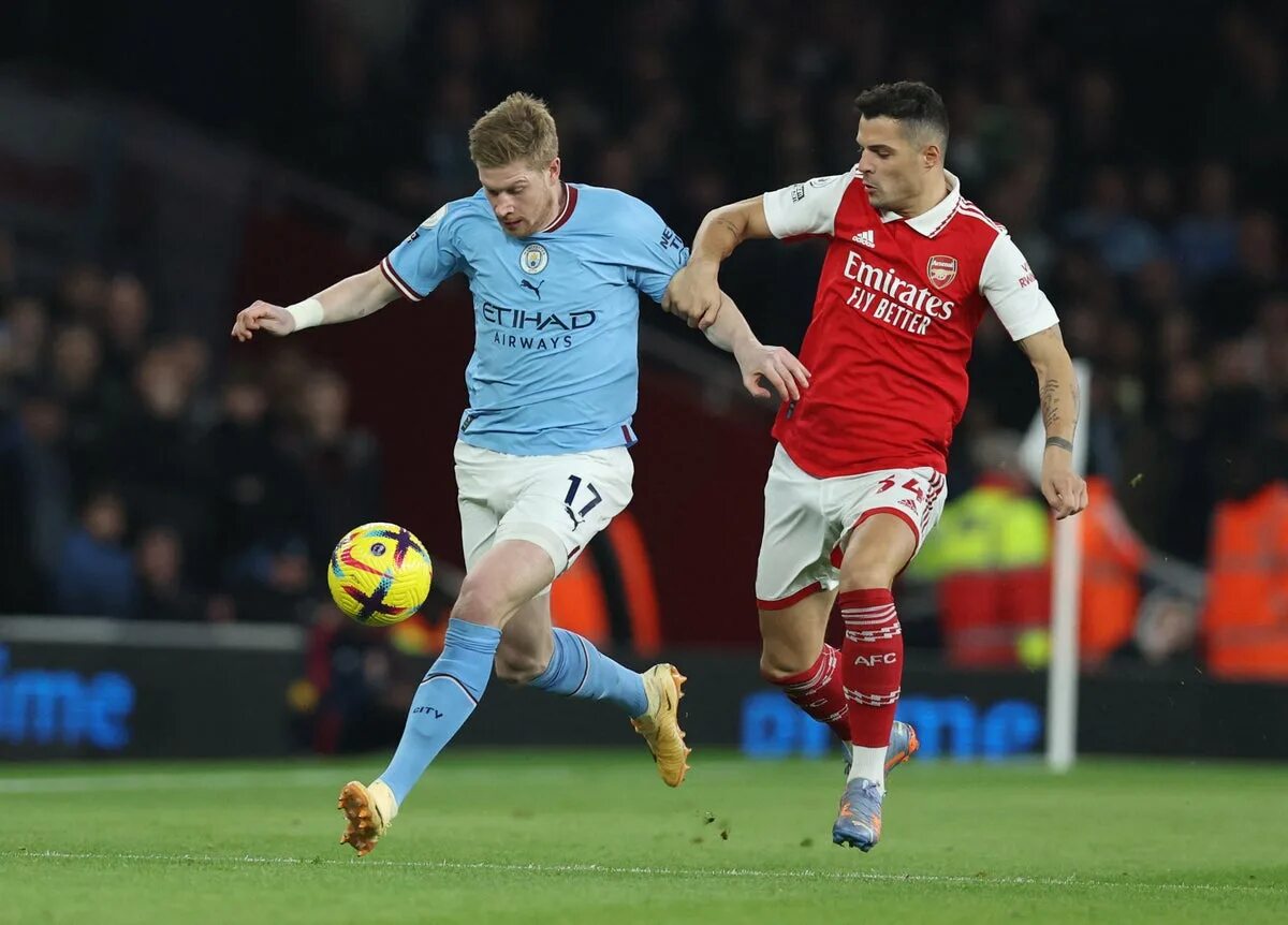 Man city vs arsenal live streaming. Арсенал Манчестер Сити. Ман Сити Арсенал. Ман Сити против Арсенала. Манчестер Сити Арсенал 2021.