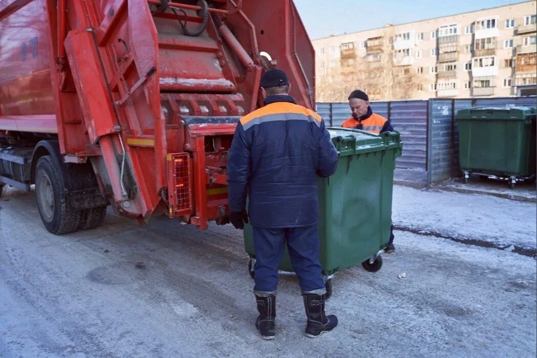 Сайт оператора по тко. Вывоз мусора. Машина для уборки мусора. Вывоз и утилизация мусора. Мусорная машина.