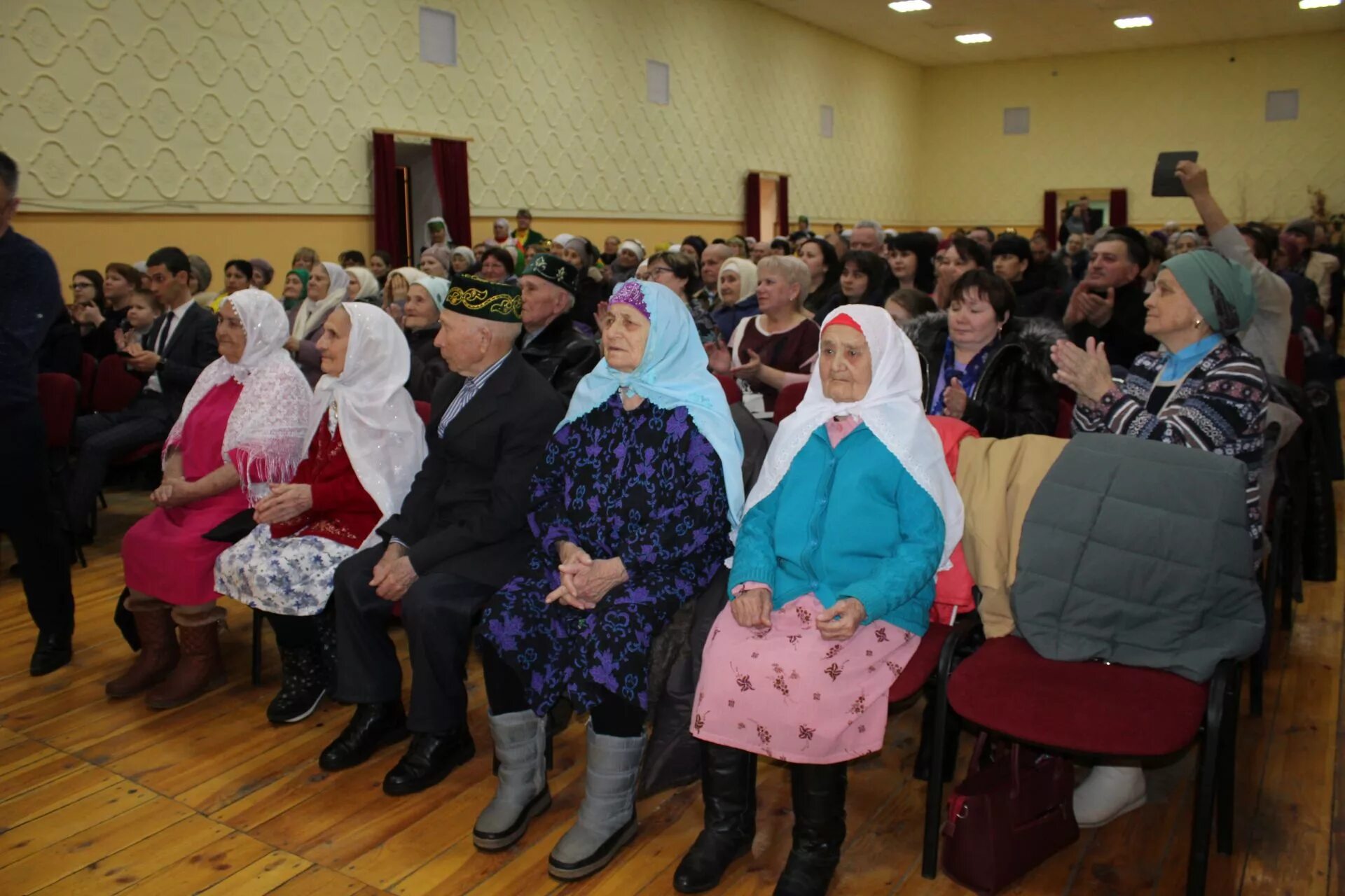 Бизяки фото. Бизяки мечеть. Гильфанов зиннур галиаскарович. Деревня бизяки. Бизяки менделеевский.