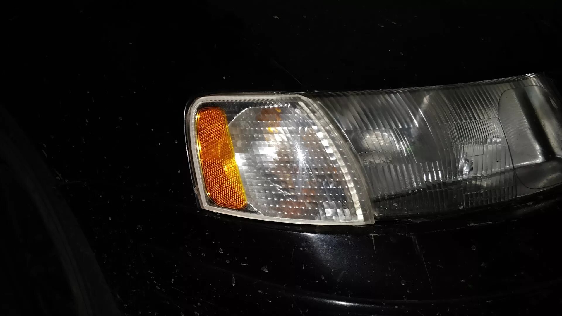 Фонарь указателя поворота passat b5. Поворотник пассат b5. Поворотник пассат б5 левый. Фольксваген б5 поворотники белые. Volkswagen passat b5 поворотник.