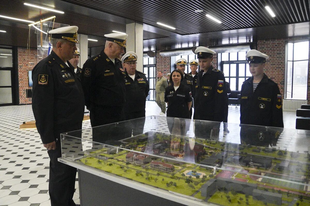 Нахимовское вму калининград. Нахимовское военно-морское училище в калининграде. Владивостокское нвму. Филиал нахимовского военно-морского училища в г. Филиал нвму мурманск.