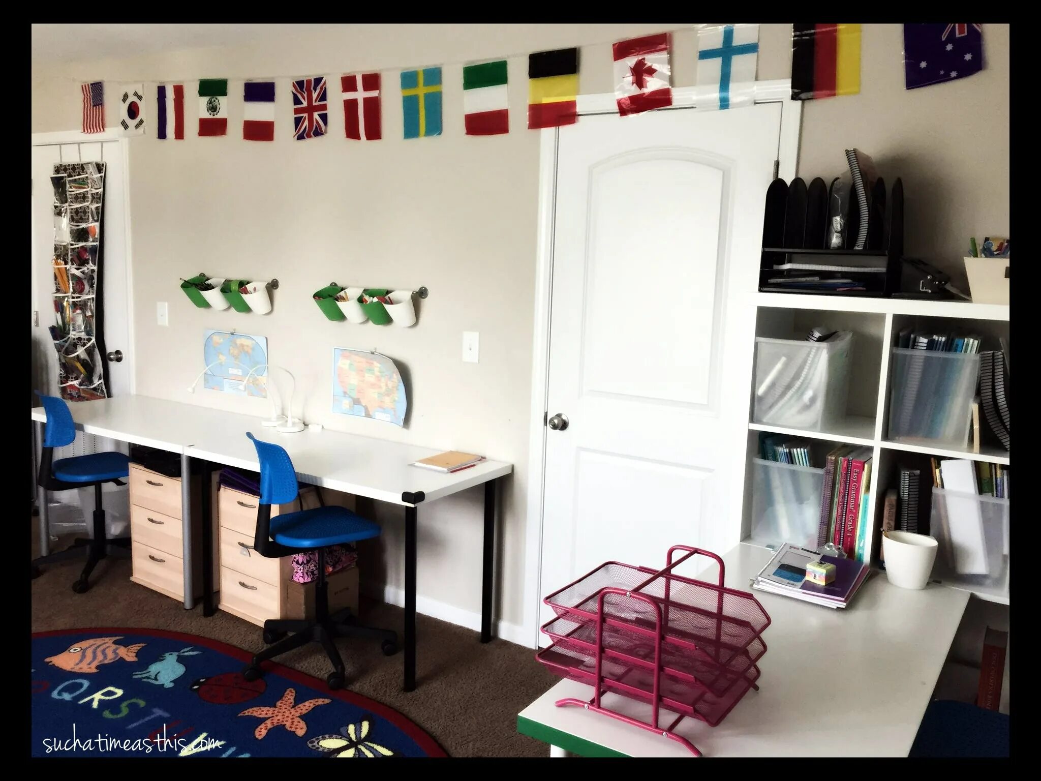 78 детская. Икеятека дизайн квартиры. Homeschooling организация места. Homeschool Room Desk. Подписные в квартире для детей.