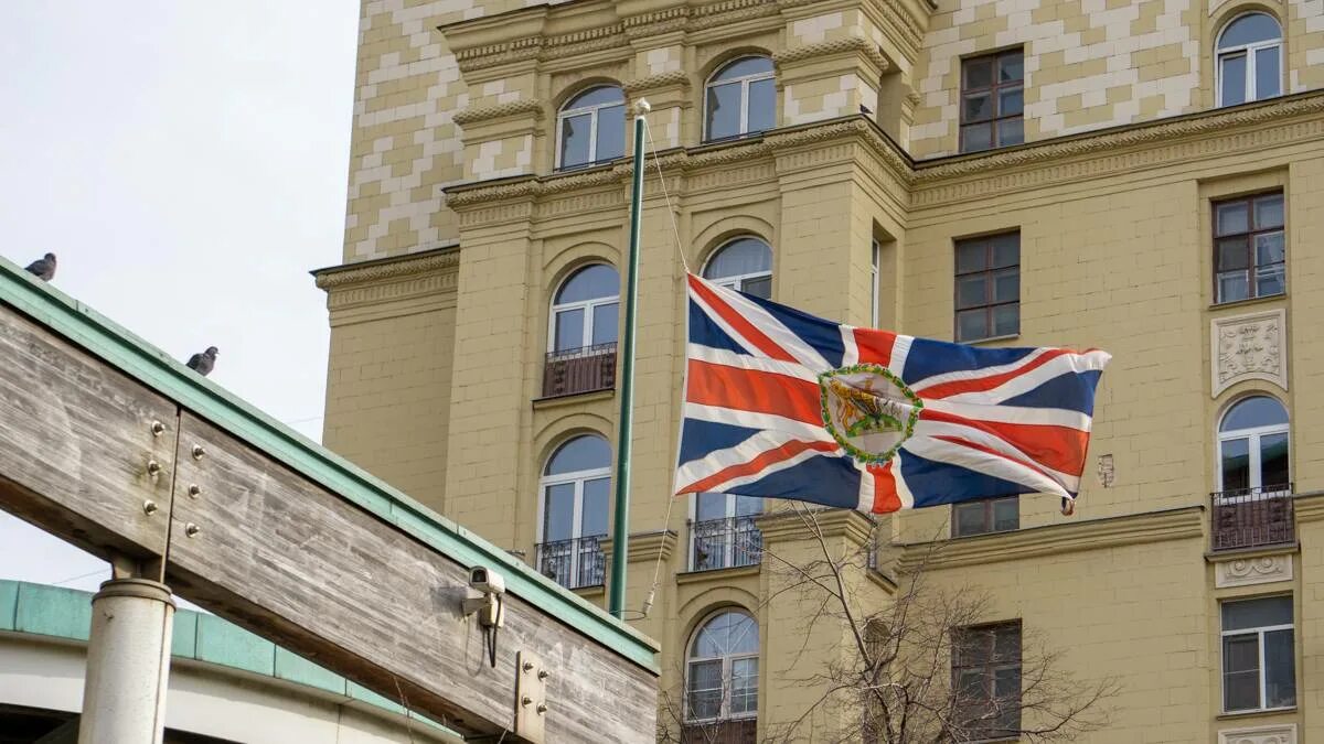 Посольство России в Великобритании 2022. Смоленская набережная 10 посольство Великобритании. Посольство Британии в Москве. Посольство Великобритании в Англии.