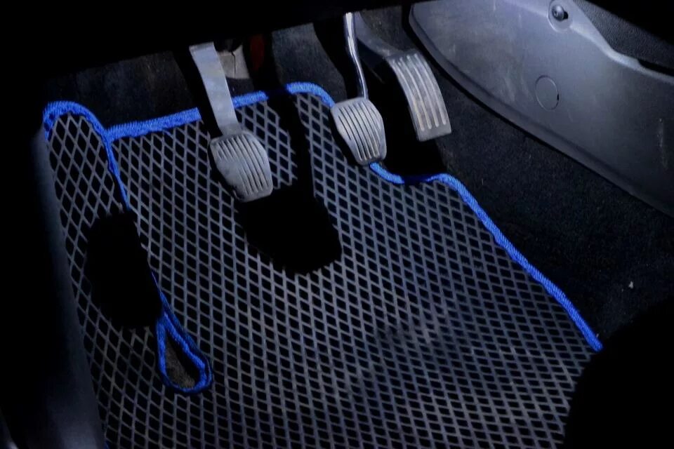 Eva коврики в багажник Ford Focus 2 хэтчбек. Форд фокус 2 коврик водительский.