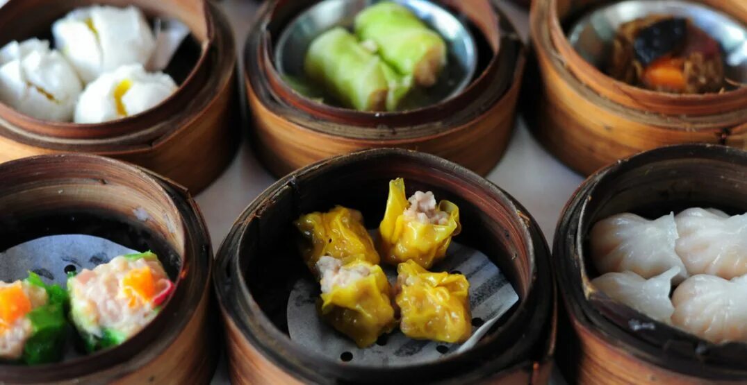 Димсам китай еда. Дим еду. Дим сам вектор. Китайские традиционные блюда пельмени. Дим еду.