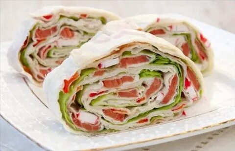 Рулет из лаваша начинки с курицей