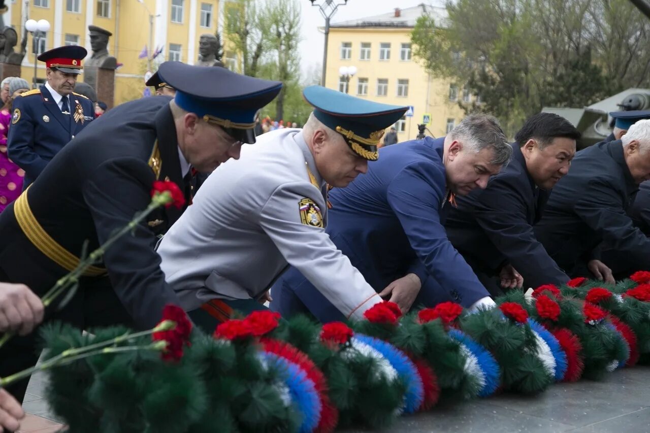 Церемония возложения цветов к памятнику 9 мая Пермь. Дети герои минута молчания. Память Великой Отечественной войны спасибо. Минута молчания коронавирус. Новости с фронта 09.03 2024