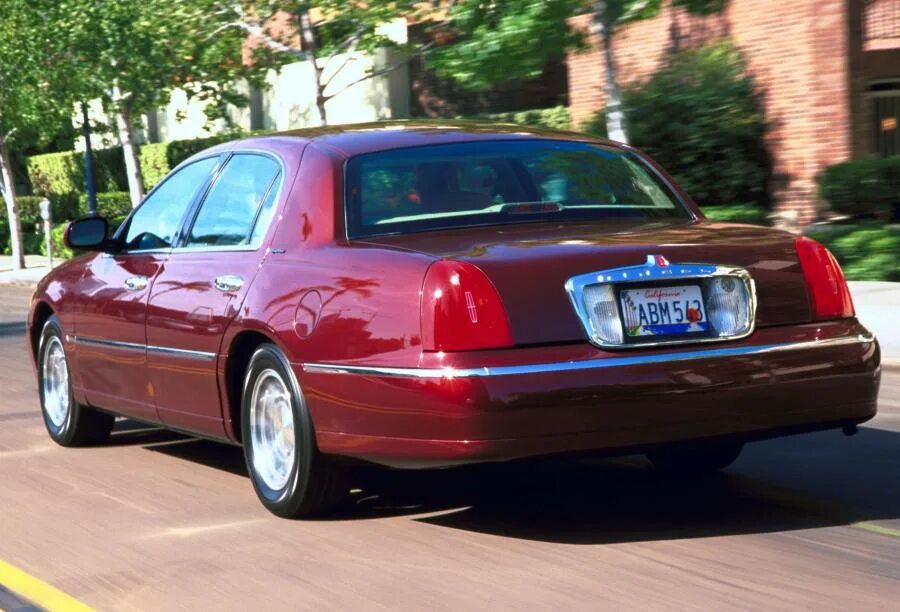 Town car 3. 1998–2002 Lincoln Town car. Linkoln Town car 1998. Линкольн Таун кар 1998 года. Lincoln Town car (1998-2003).