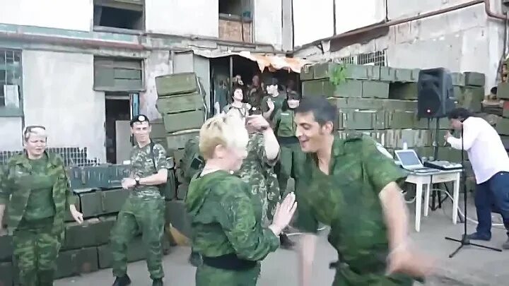 День рождения гиви ойся. Гиви на дне рождения танцует. Гиви на дне рождения танцует. День рождения гиви ойся. Гиви на дне рождения танцует.