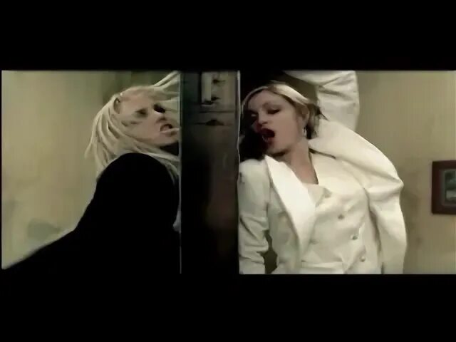 Britney me against the music