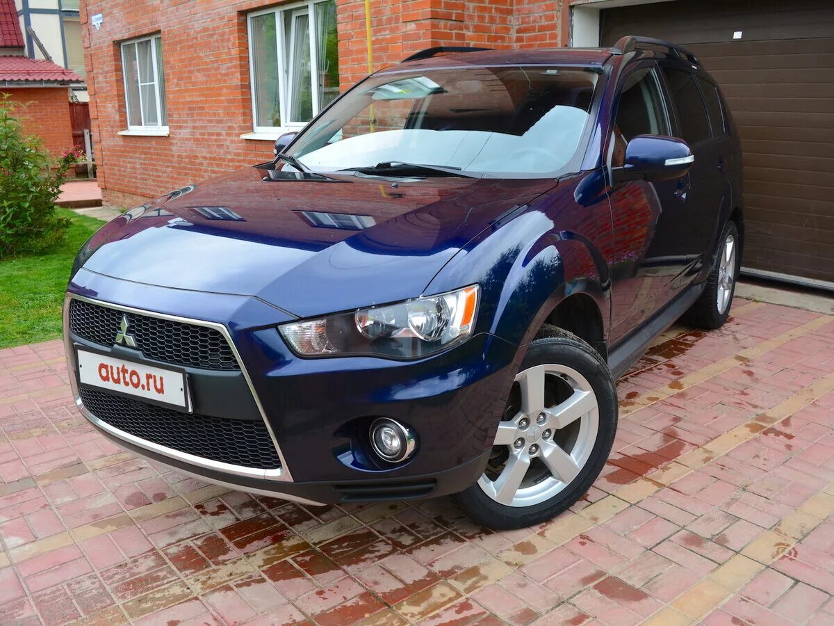 Митсубиси аутлендер 2 купить. Mitsubishi Outlander 2011. Mitsubishi Outlander II Рестайлинг 2011. Митсубиси Аутлендер 2011 года. Mitsubishi Outlander 2.0 CVT 2011.