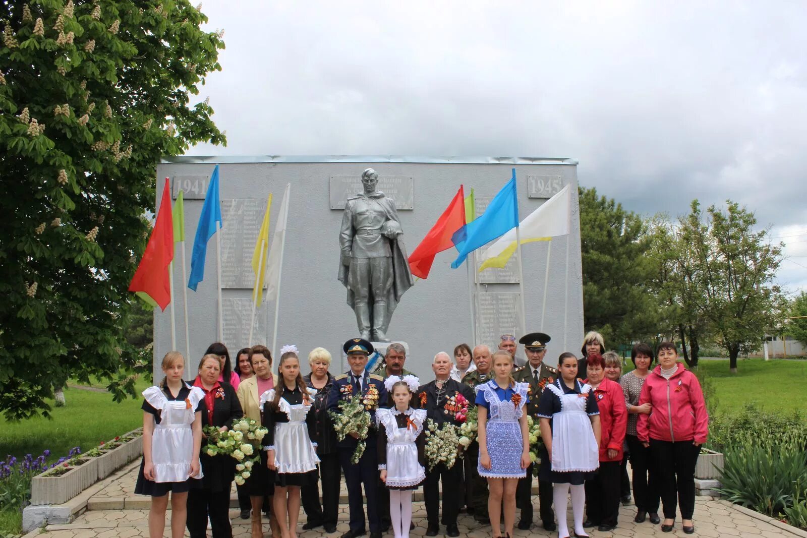 Погода станица кущевская краснодарский край. Село красное Краснодарский край Кущевский район. Кущевский Райтон Хутор крансое. Хутор красное Кущевский район Краснодарский край. Памятники село красное Кущевский район.