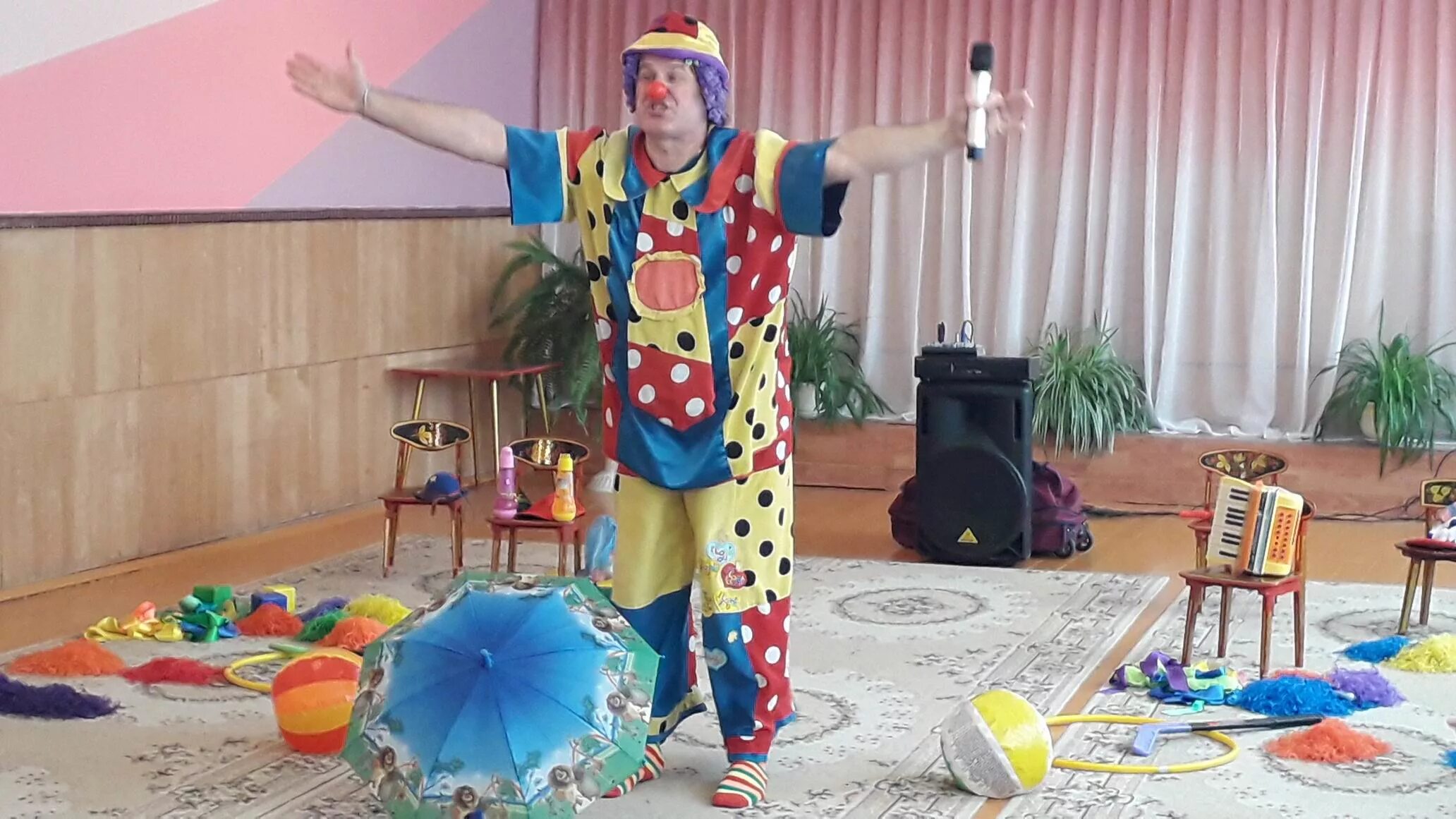 Развлечение с клоуном. Клоун Кеша в Лазаревском. Фото клоуна. Клоун в цирке. Клоуны для детей.