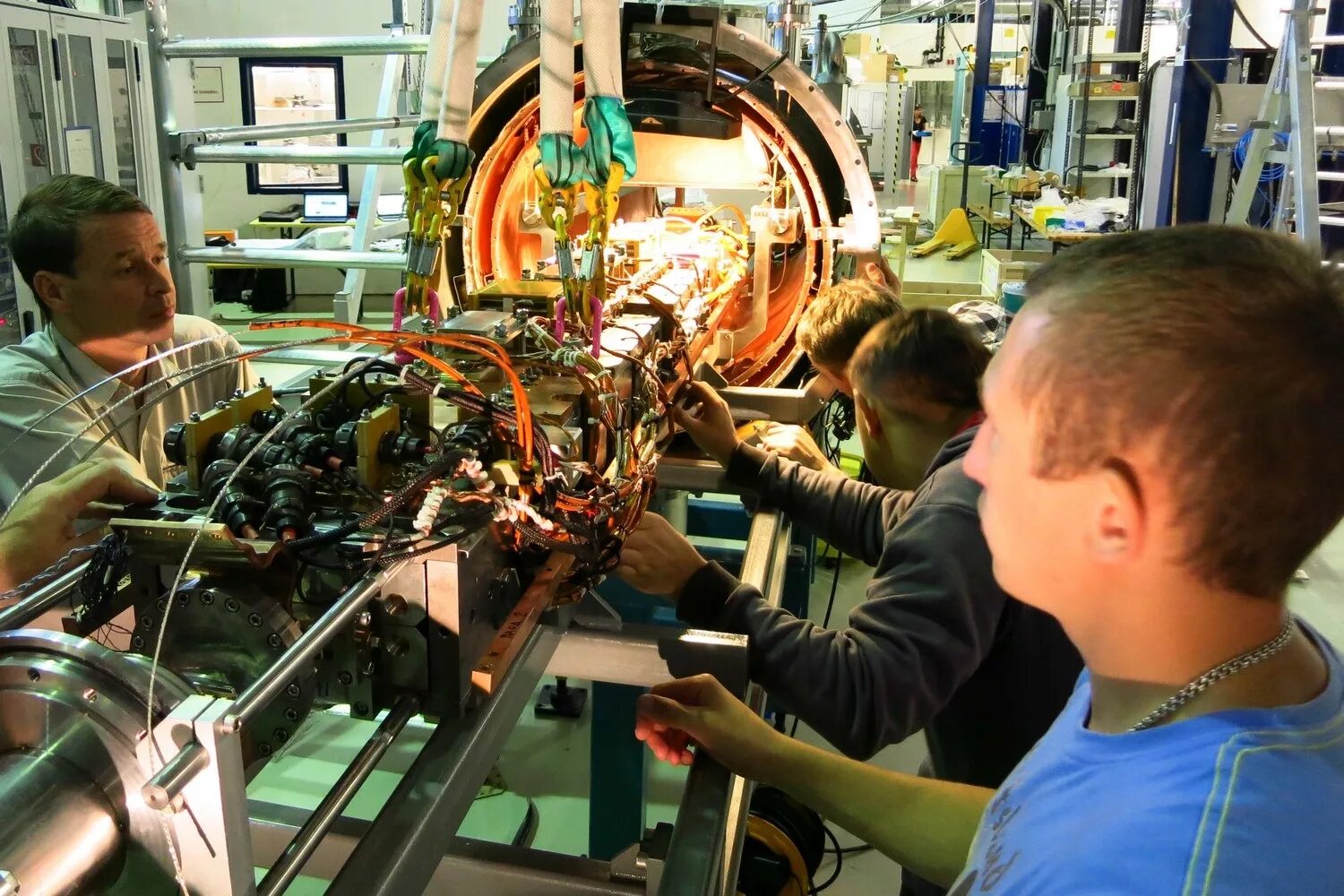 Протонный синхротрон. Церн протонный синхротронный бустер. Большой адронный коллайдер бозон хиггса. Позитронный коллайдер. Адронный коллайдер базон хигса.