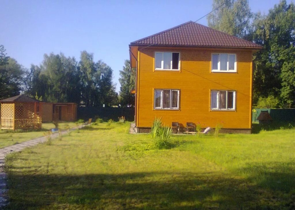 Дом гуфа в подмосковье. Апрелевка улица карломакса фото. Дом в апрелевке. Апрелевка 7 дом. Апрелевка московская область.