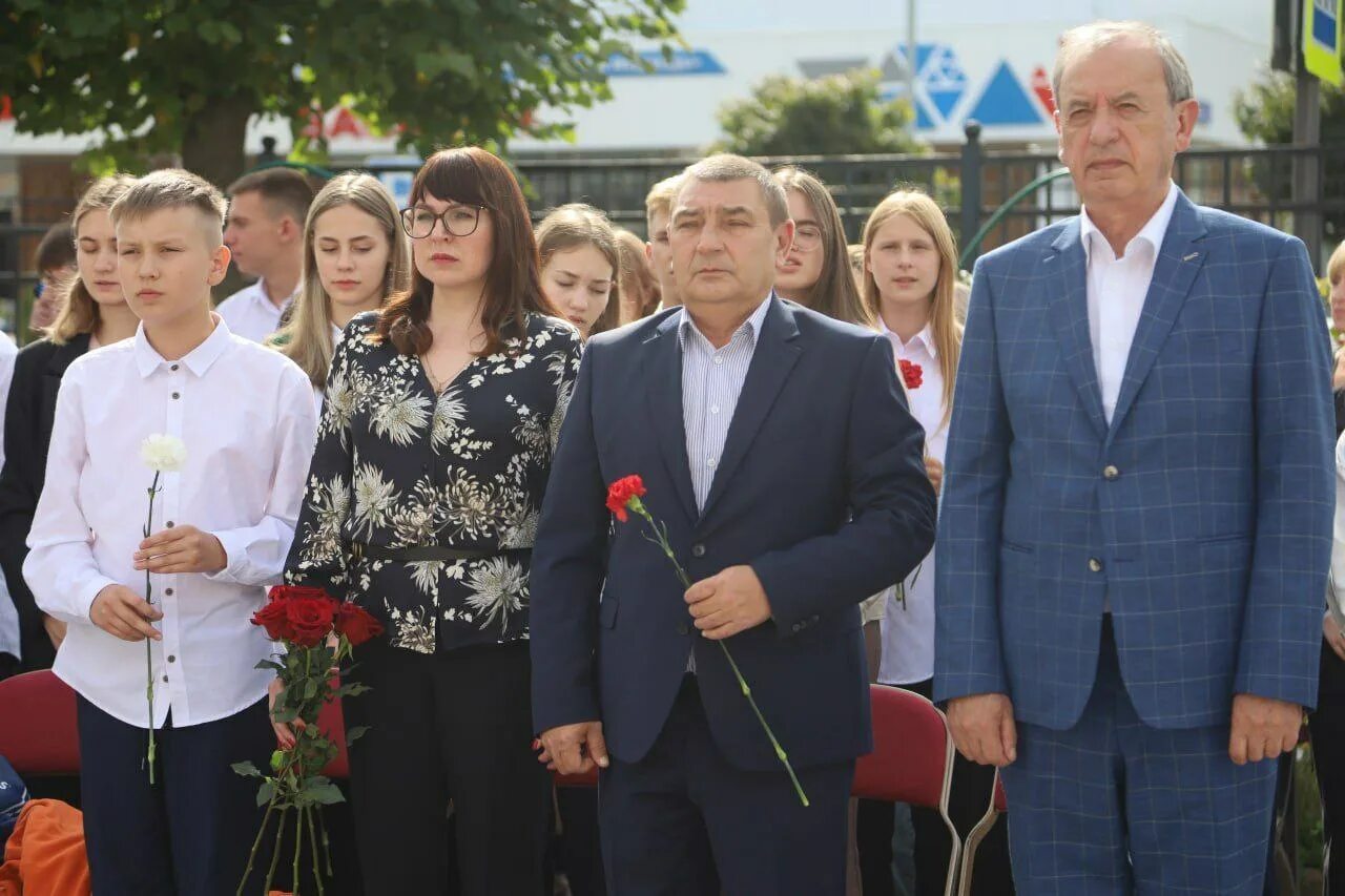 Памятник пограничникам в серпухове. Герою мужества россии. Герои россии фото. Серпухов открыли. Серпухов открыли.