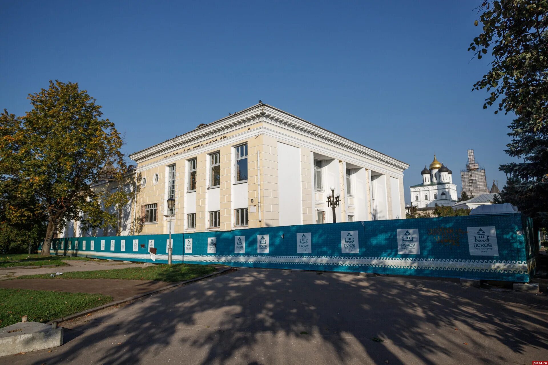 кинотеатр октябрь великие луки. реконструкция кинотеатра октябрь псков. реконструкция кинотеатра октябрь псков. кинотеатр победа омск. победа псков.