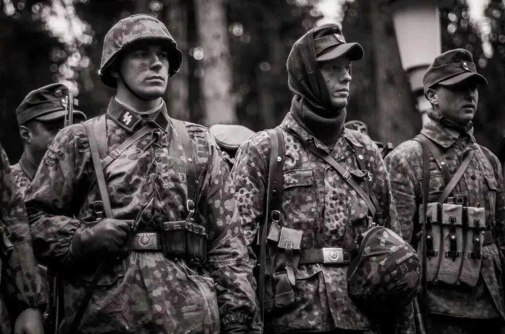 Ц сс. Снаряжение Ваффен СС 1944. Солдаты Waffen SS. Вермахт Ваффен СС. Боец Waffen SS.