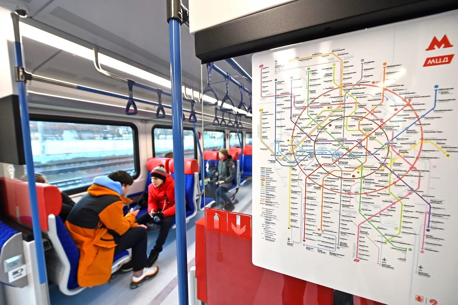 Мцд 2 поезда. Мцд 2 3. Белорусский вокзал мцд платформы. Мцд 2 3. Схема д5 диаметры москвы.