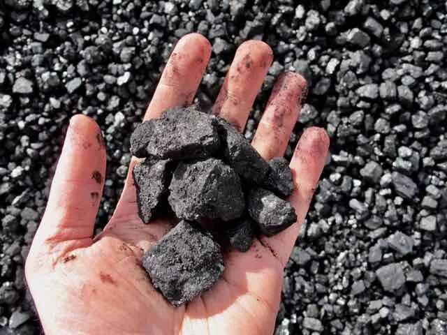 Угля топлива велико уголь. Уголь топливо. Горючий уголь. Некачественный уголь. Уголь и бензин.