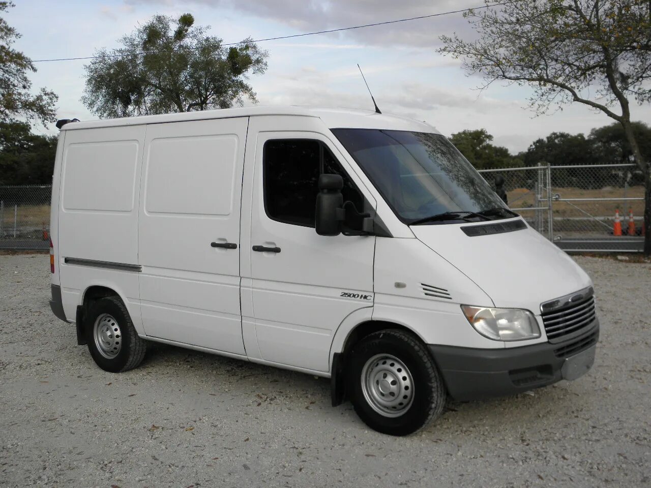 Мерседес Бенц Спринтер 2001. Mercedes-Benz Sprinter 2001. Мерседес Спринтер 2001 года. Mercedes Sprinter 2.3 MT. Купить спринтер 2.2